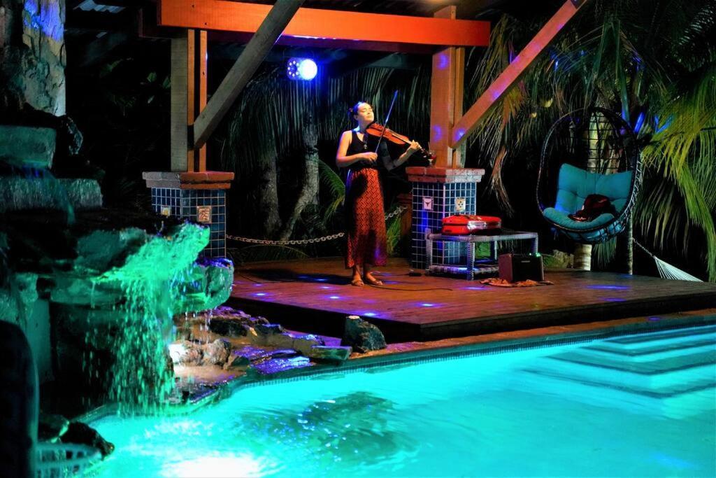 The Dock Resort Over Water Retreat West End Luaran gambar