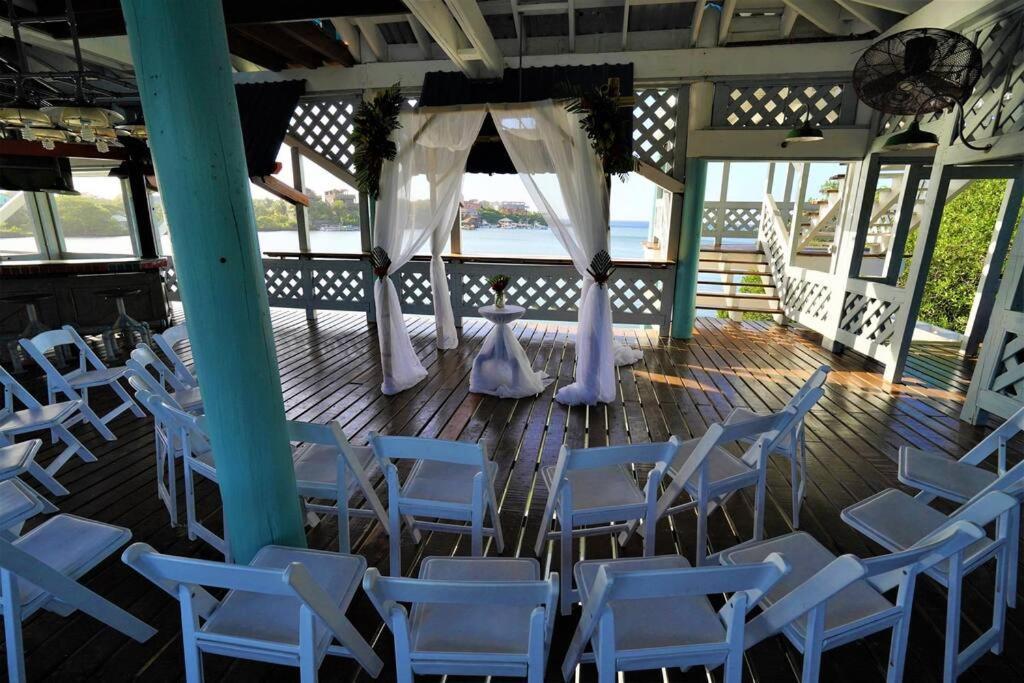 The Dock Resort Over Water Retreat West End Luaran gambar