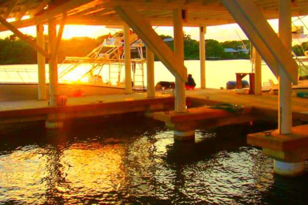 The Dock Resort Over Water Retreat West End Luaran gambar