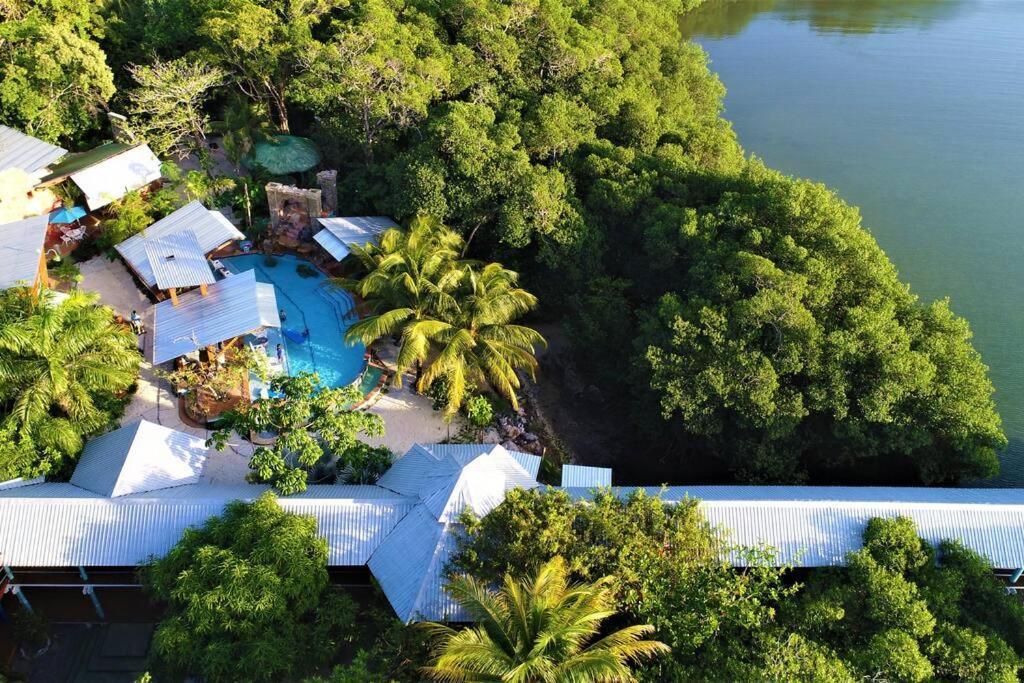 The Dock Resort Over Water Retreat West End Luaran gambar