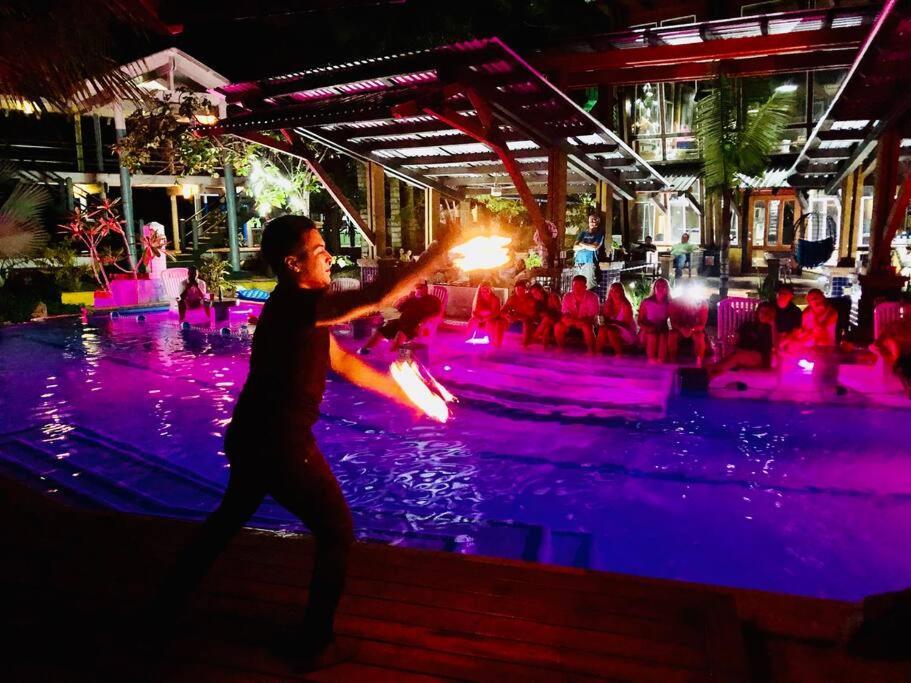 The Dock Resort Over Water Retreat West End Luaran gambar