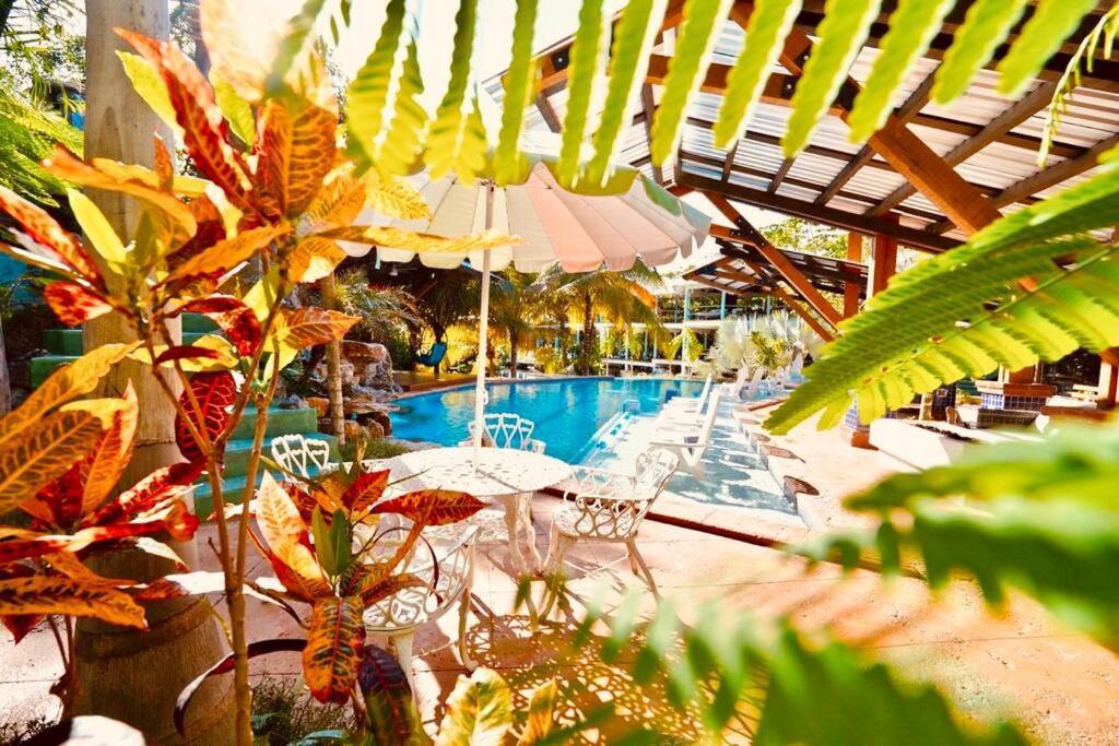 The Dock Resort Over Water Retreat West End Luaran gambar