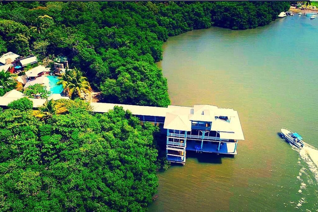 The Dock Resort Over Water Retreat West End Luaran gambar