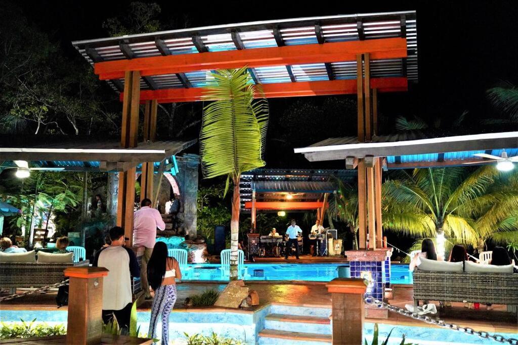 The Dock Resort Over Water Retreat West End Luaran gambar