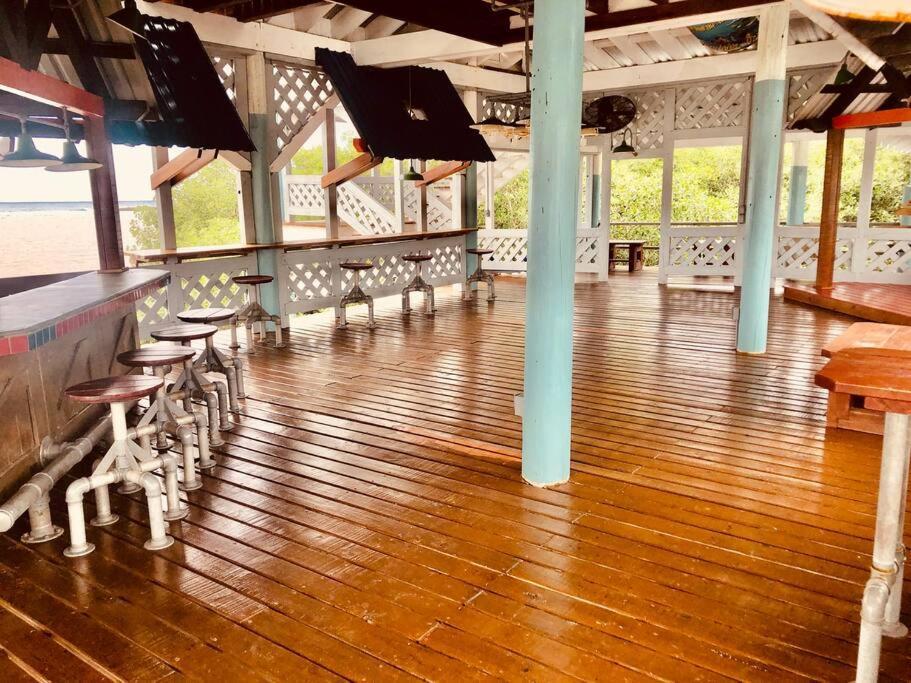 The Dock Resort Over Water Retreat West End Luaran gambar