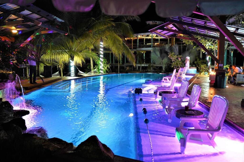 The Dock Resort Over Water Retreat West End Luaran gambar