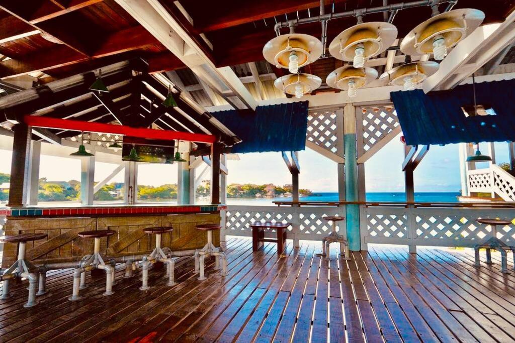 The Dock Resort Over Water Retreat West End Luaran gambar