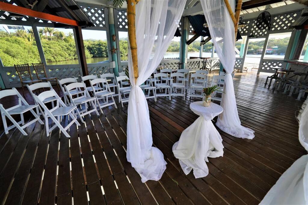 The Dock Resort Over Water Retreat West End Luaran gambar