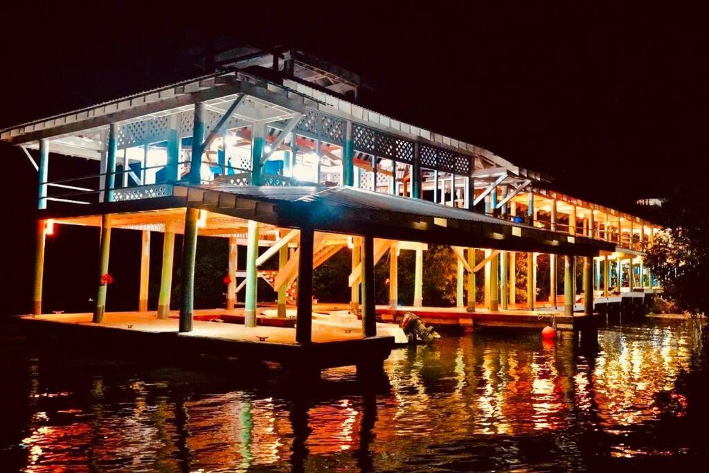 The Dock Resort Over Water Retreat West End Luaran gambar